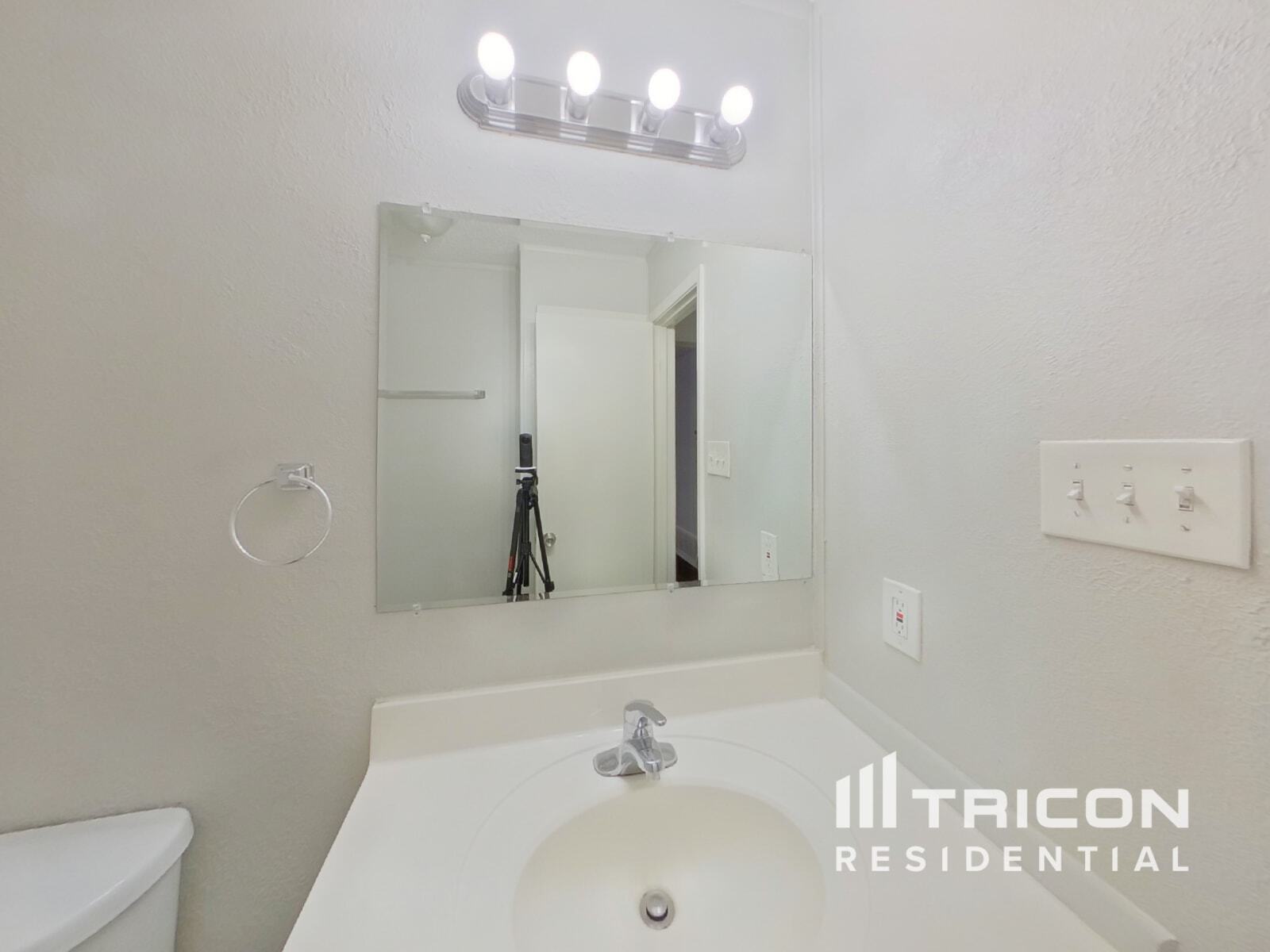 Building Photo - 1916 Tracey Cir