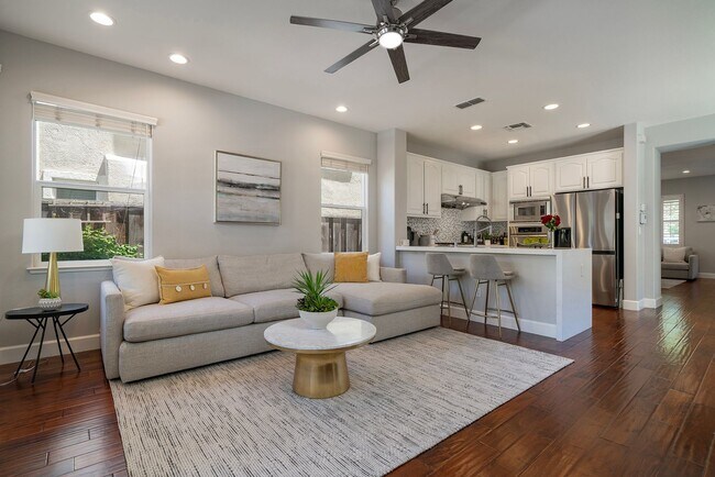 Building Photo - Tassajara Cottages Danville Home - Super Convenient Location