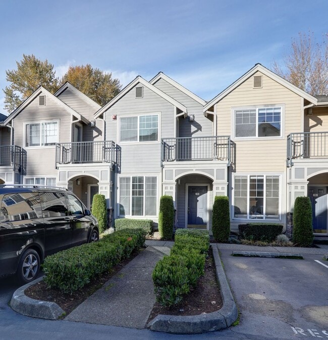 Building Photo - Luxury 2BR 2.5BA Townhouse Style Condo @ Lochshire on Forbes Creek