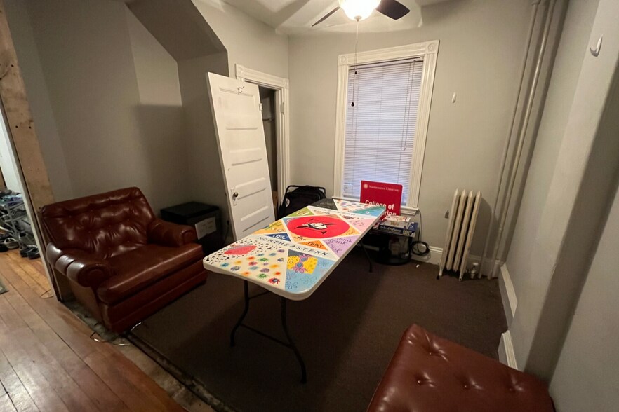 Building Photo - 10 Carmel St