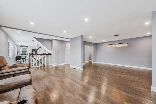 Building Photo - 449 Nassau Ave