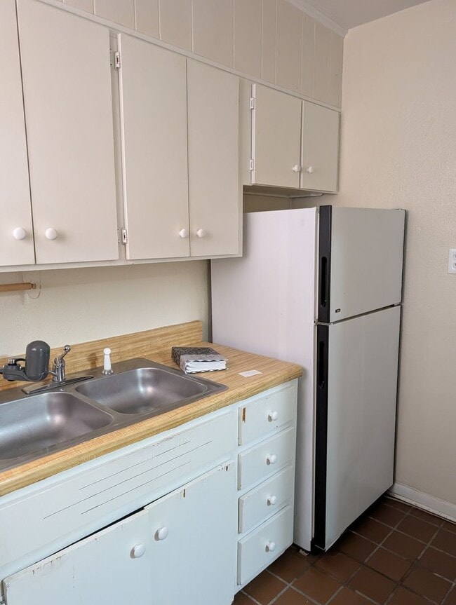 Building Photo - Fifth Ave/ Seventh St