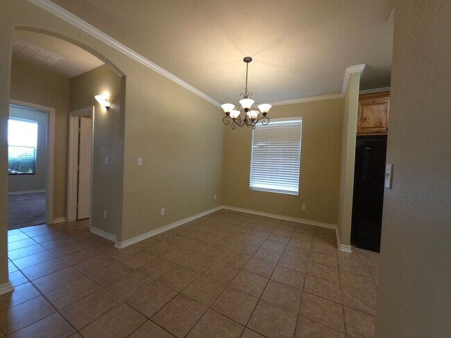 Building Photo - BEAUTIFUL and SPACIOUS 3-bedroom, 2-bathro...