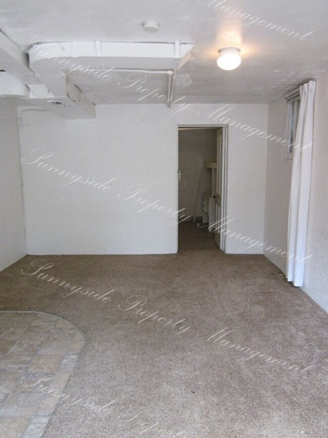 Building Photo - 954 11th St