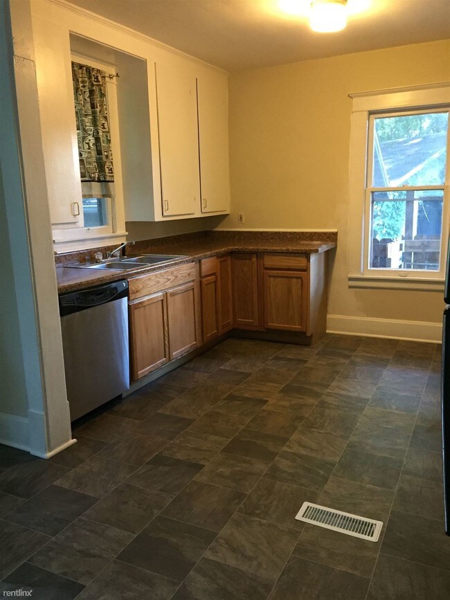 Building Photo - 4 br, 2 bath House - 1139 W Lovell St