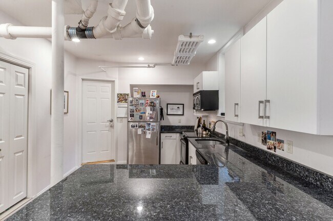 Building Photo - 130 Longwood Ave