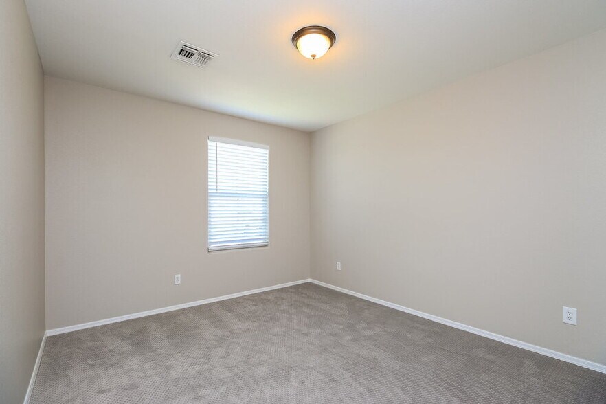 Building Photo - 1003 E Daniella Dr