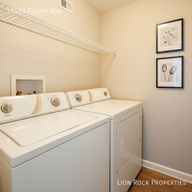 Building Photo - 15533 Flight Way