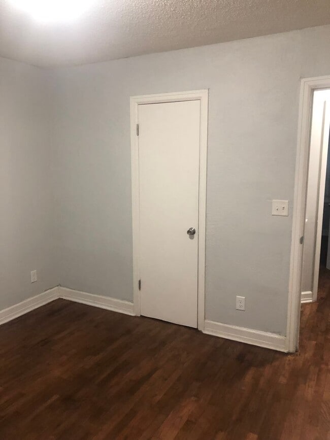 Building Photo - What a great price check this one out!