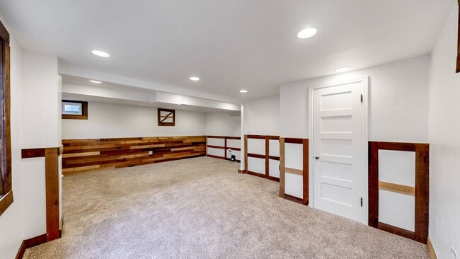 Building Photo - Lovely 3 bed/2 bath home w/2 car garage