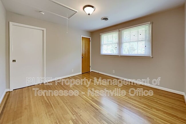 Building Photo - 573 Whispering Hills Dr