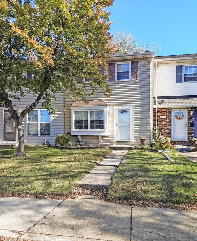 Building Photo - Bright & Spacious 3-Bedroom Townhome in So...