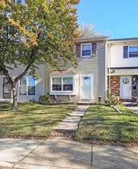 Building Photo - Bright & Spacious 3-Bedroom Townhome in So...