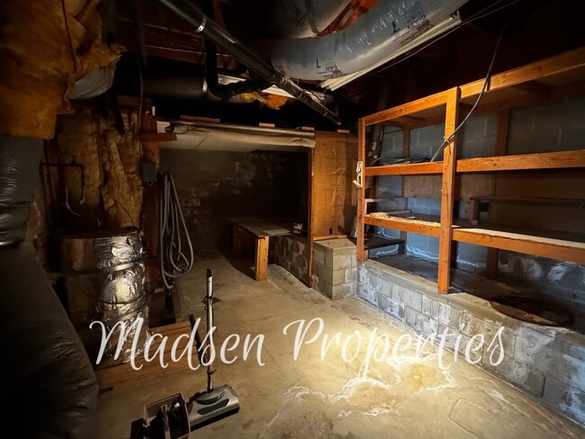 Building Photo - 6367 Woodman Dr