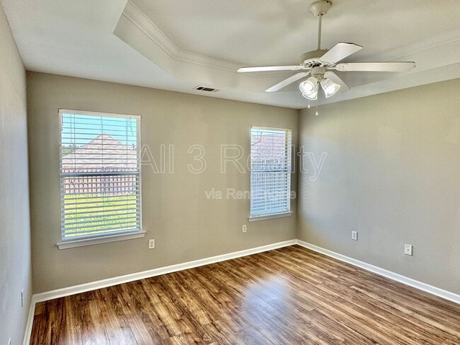 Building Photo - 436 Park Lake Dr