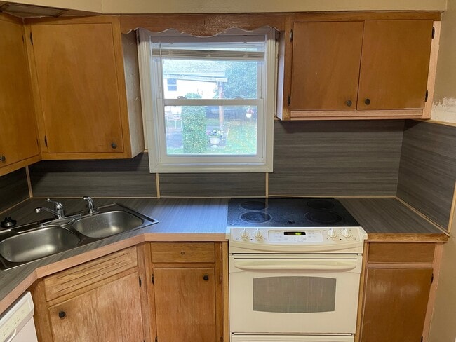 Building Photo - 2036 S Fairway Ave