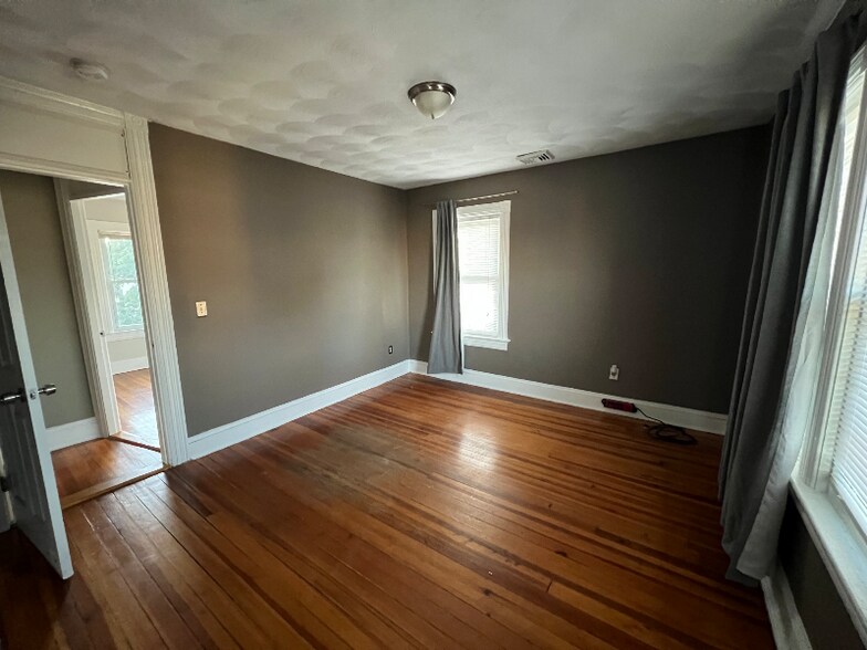 Building Photo - 360-362 Weeden St