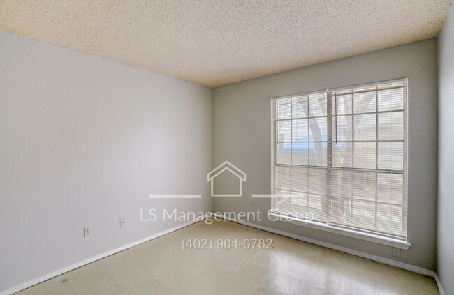 Building Photo - 7517 Oak Chase