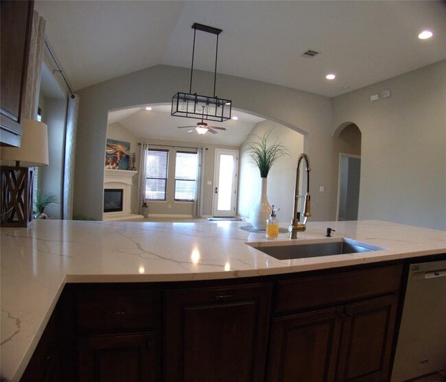 Building Photo - 14400 Senia Bend