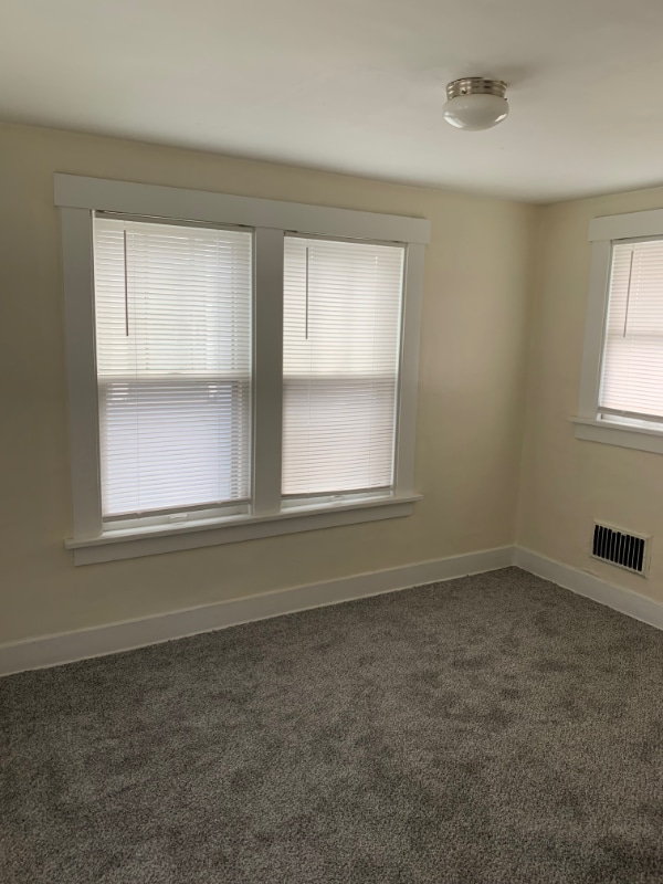 Building Photo - 520 SW 5th St