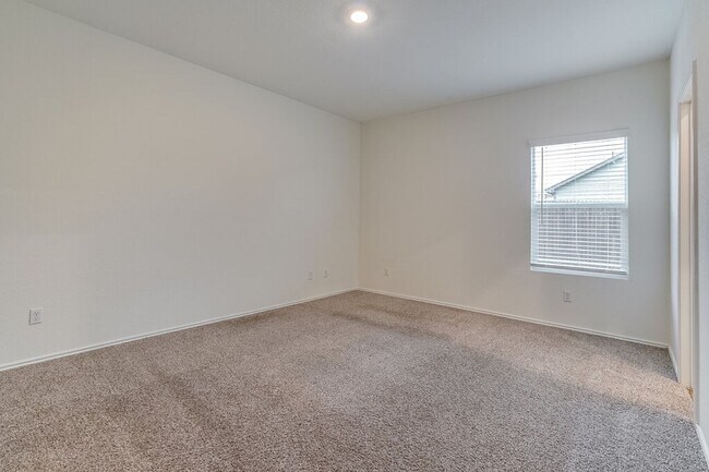 Building Photo - 355 Geode Glen