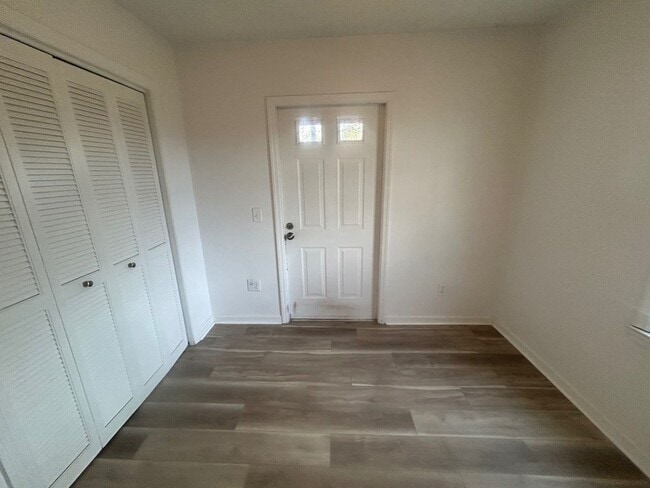 Building Photo - 1723 Stahl St