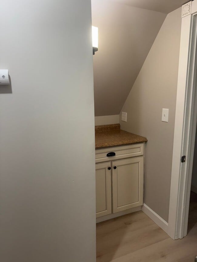 Building Photo - Adorable 4 Bed 1 bath Baldwinsville Cottage