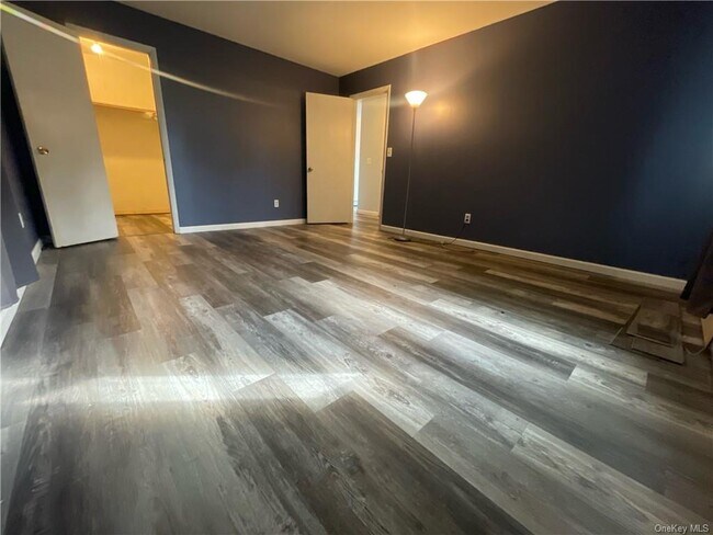 Building Photo - 114 Wawayanda Ave