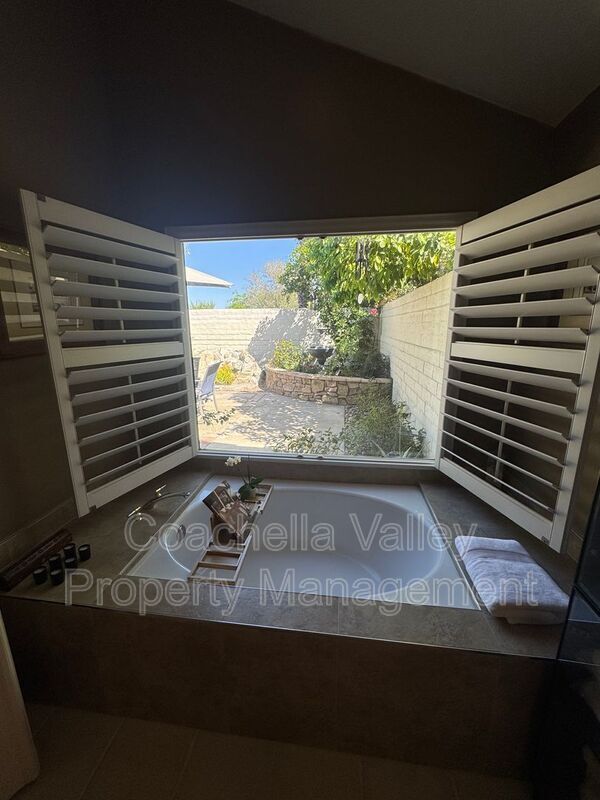 Building Photo - 43584 Via Magellan Dr