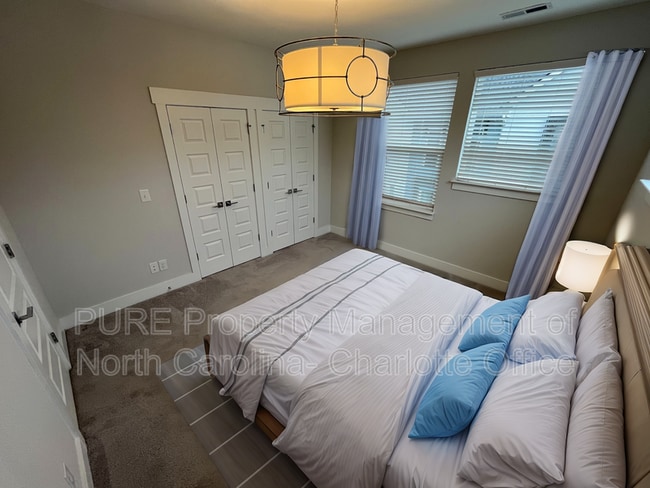 Building Photo - 2128 Electric Ln