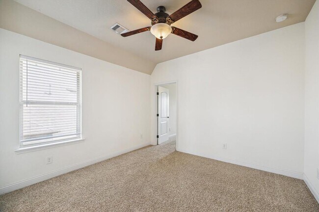 Building Photo - 27 Tioga Pl