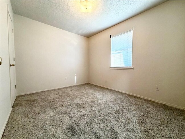 Building Photo - 102 NW K St