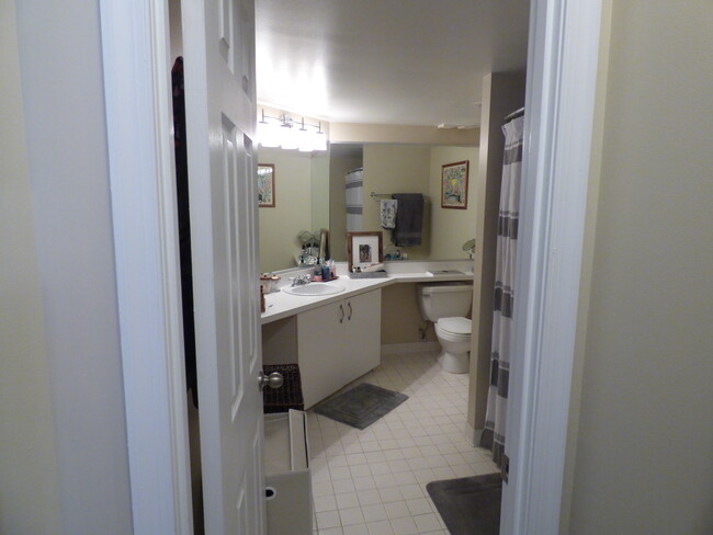 Bathroom - 1029 N Stuart St