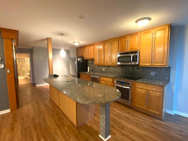 Building Photo - 5820 Oakwood Dr
