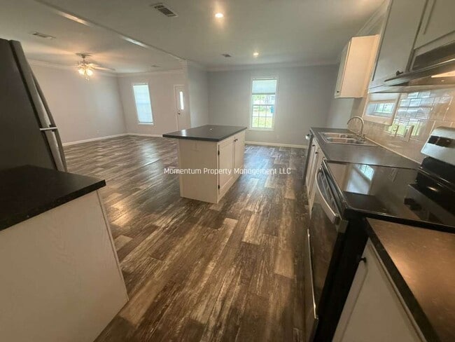 Building Photo - Gorgeous 3/2 Brooksville Available Now !