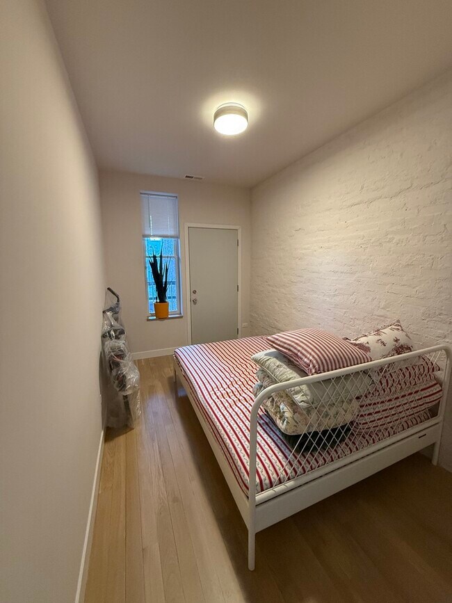 Building Photo - 927 N Mozart St