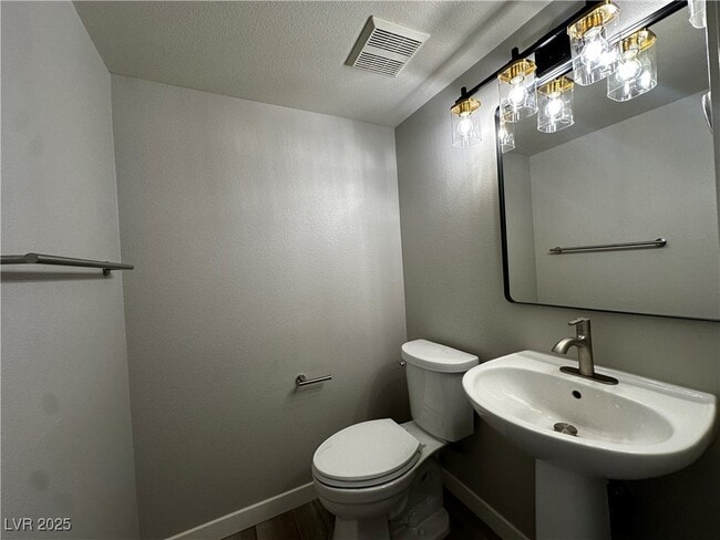 Building Photo - 2649 Heathrow St