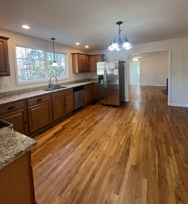 Building Photo - 551 Fountain Inn Rd