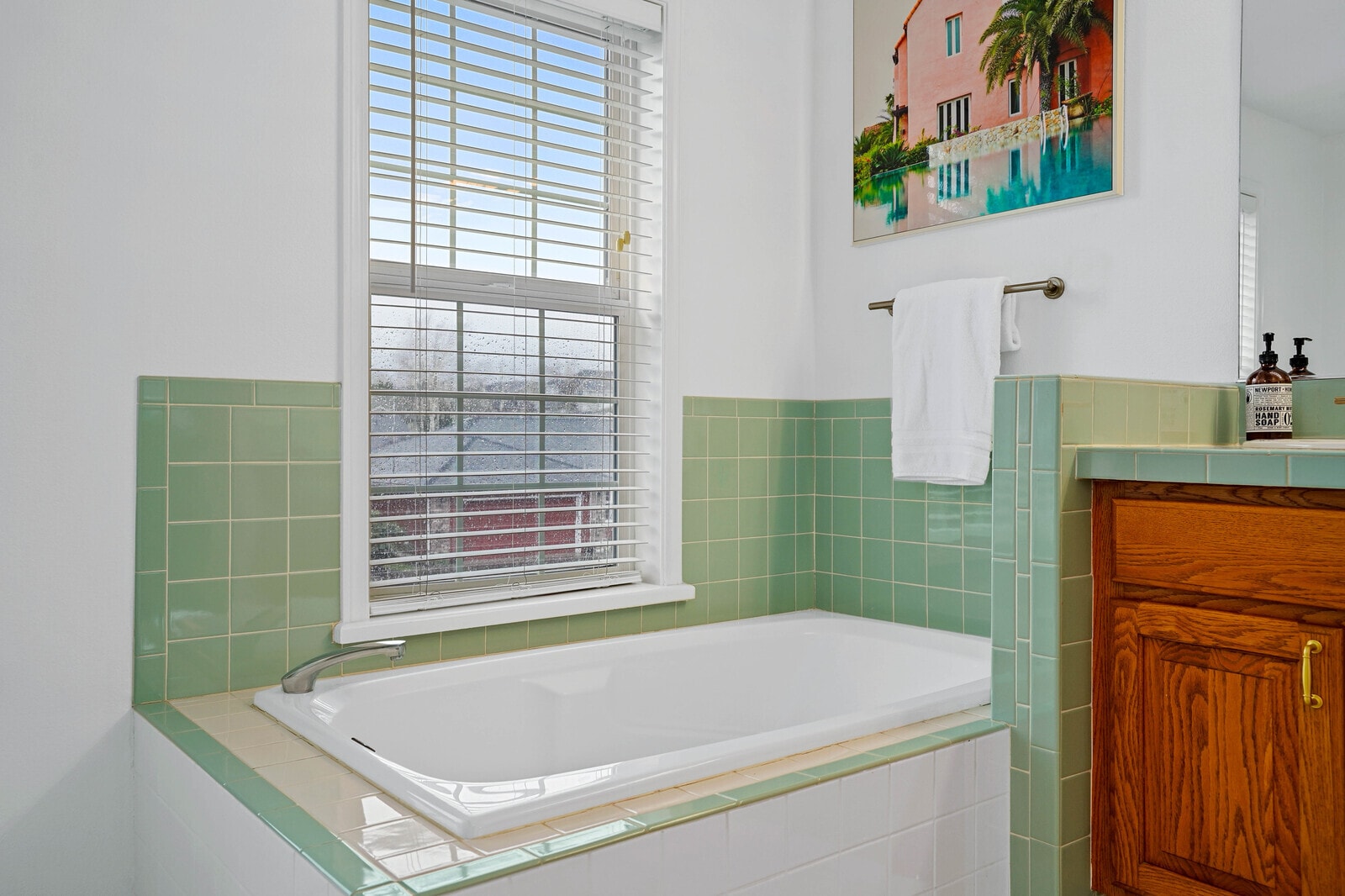 Main Bathroom - 2845 Eastlake Dr SE