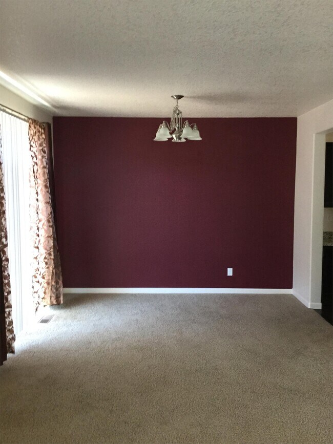 Building Photo - 3395 SE Meadowview Way