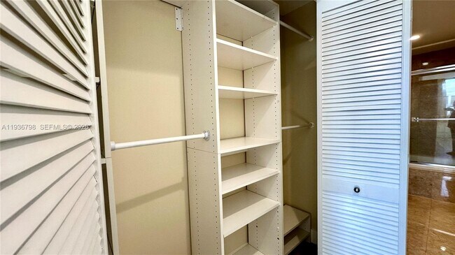 Building Photo - 801 Brickell Key Blvd