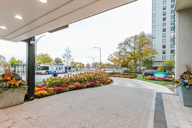 Building Photo - 3450 N Lake Shore Dr