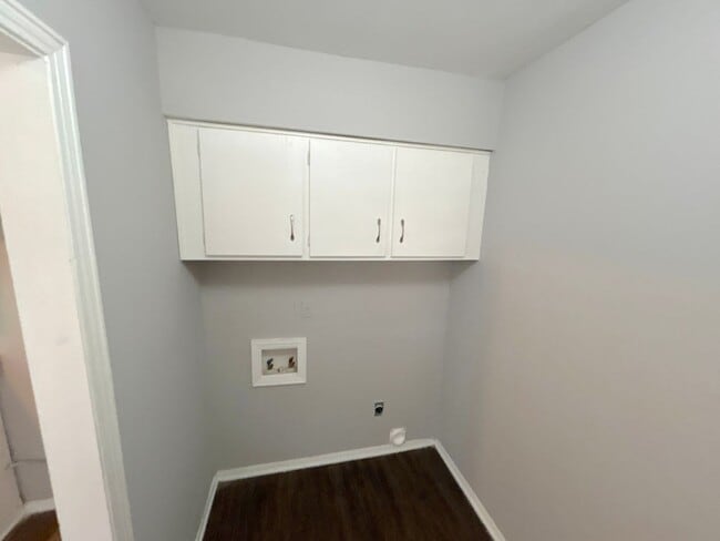 Building Photo - 4235 Camelot Ave