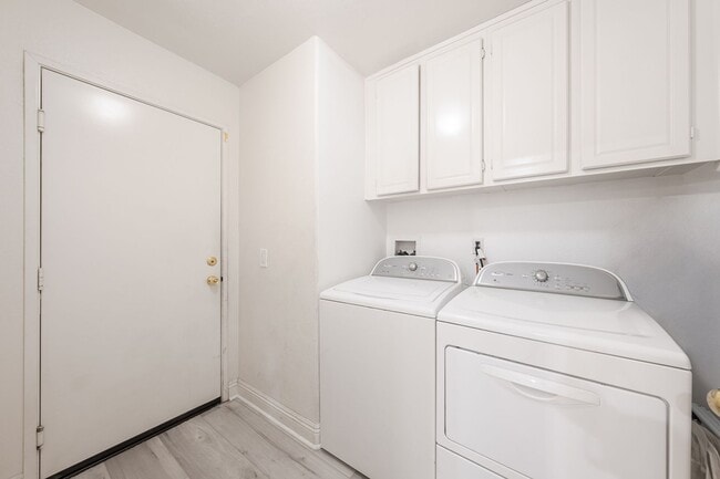 Building Photo - Beautiful Townhome in Chula Vista zz