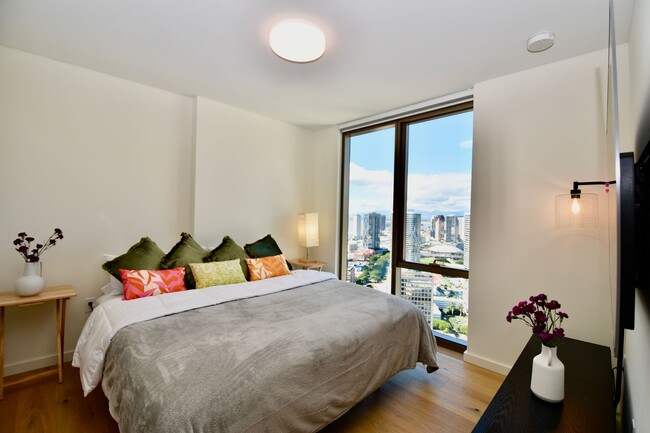 Building Photo - Furnished 2 bd / 2 bath / 1 parking (2nd s...