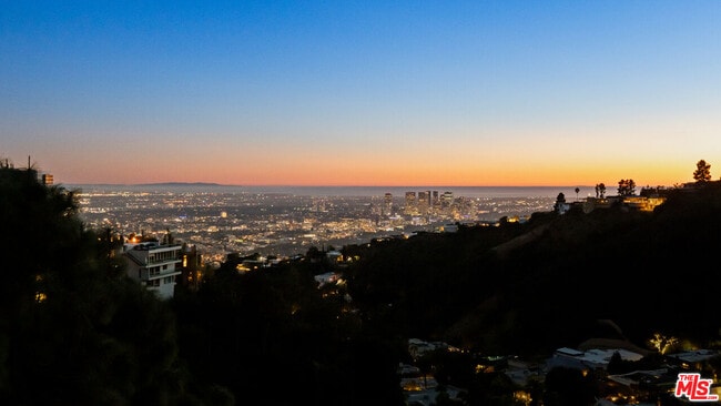 Building Photo - 2001 Sunset Plaza Dr