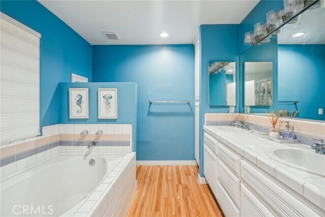 Building Photo - 221 S Francisca Ave