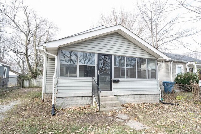 Primary Photo - 4850 Hillside Ave
