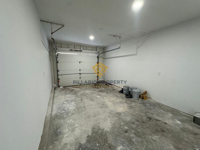 Building Photo - Spacious & Updated 4BR/2BA Home Near Holliday Park — Move-In Ready!