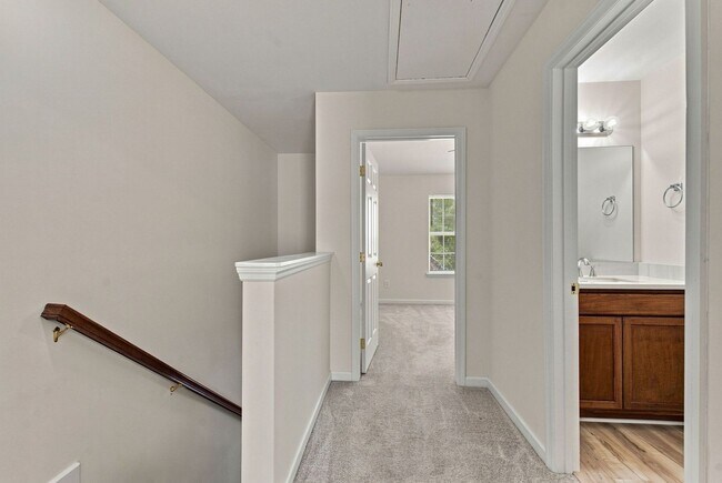 Building Photo - Charming 2-Bed Townhome in Hardison Hills